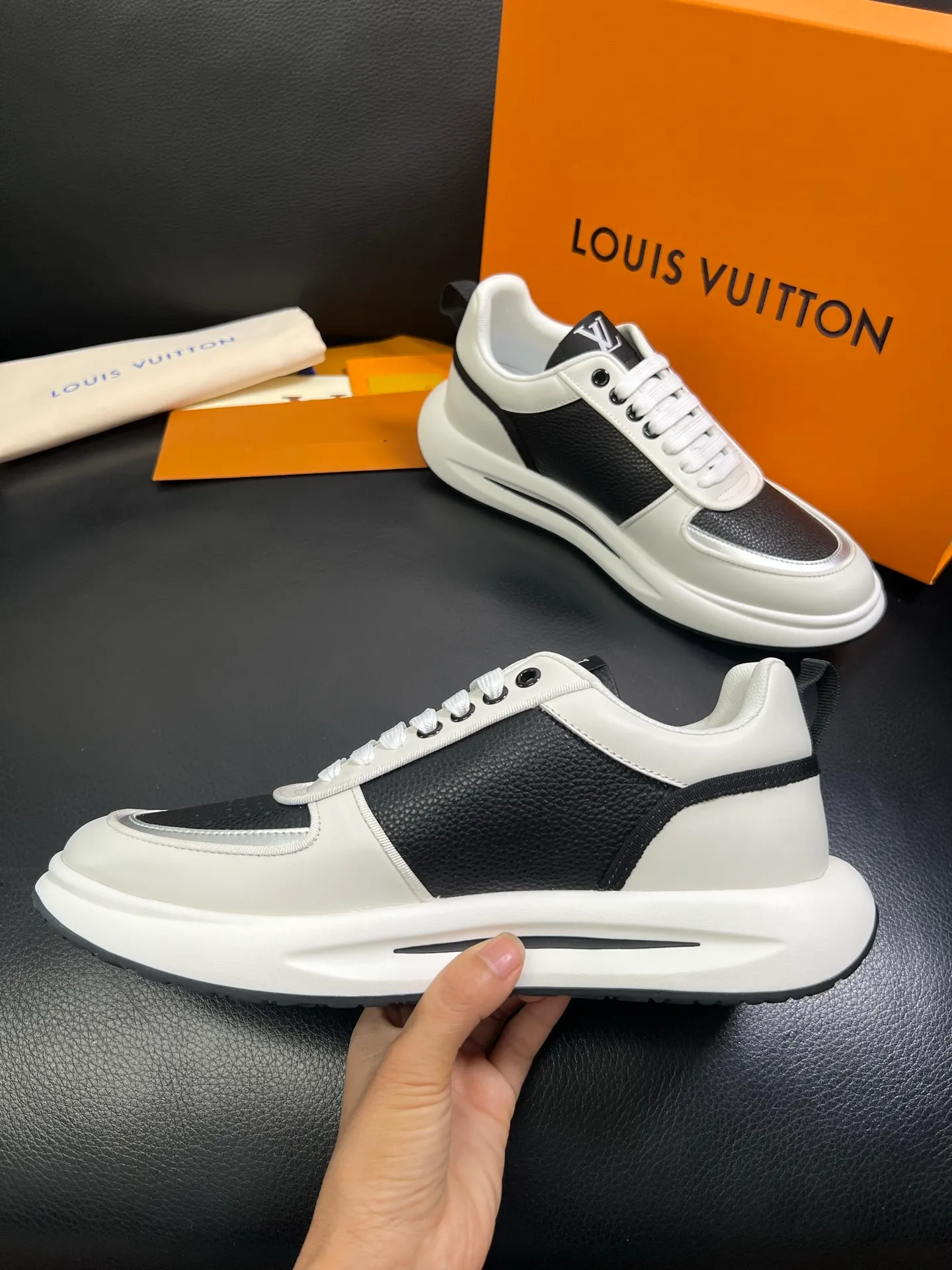 Men's shoes💰800 Lv 🔍Top purchasing agent🇮🇹 Louis Vuitton, the sports sneaker counter is synchronized, the uppers are imported from Italy, high-quality splicing colorful and complex crafts, the imported mesh padding is soft and comfortable, soles: original soles specially provided by the original factory, T men's men's shoes 💰U exclusive movable molded soles are super comfortable, original factory and single goods, 🔍🔍high quality, you can enter and exit the counter at will, welcome to compare, code number 38-44 (customized 45) 85871